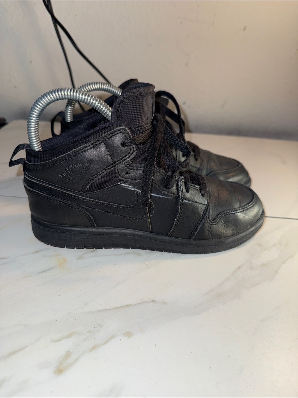Jordan Kids Black High-Top Sneakers Jordan 1 Retro Mid
Black (2016) (GS)
